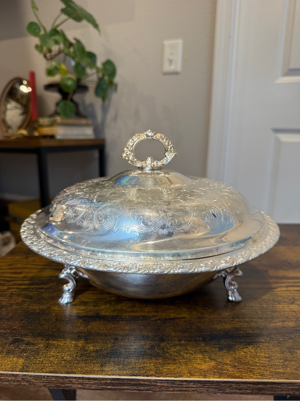 Vintage Wm Rogers Silverplate Footed Covered Serving Dish Ornate Floral 10”